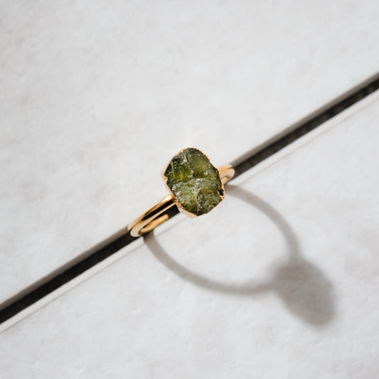Ripple Stone Ring (Peridot)