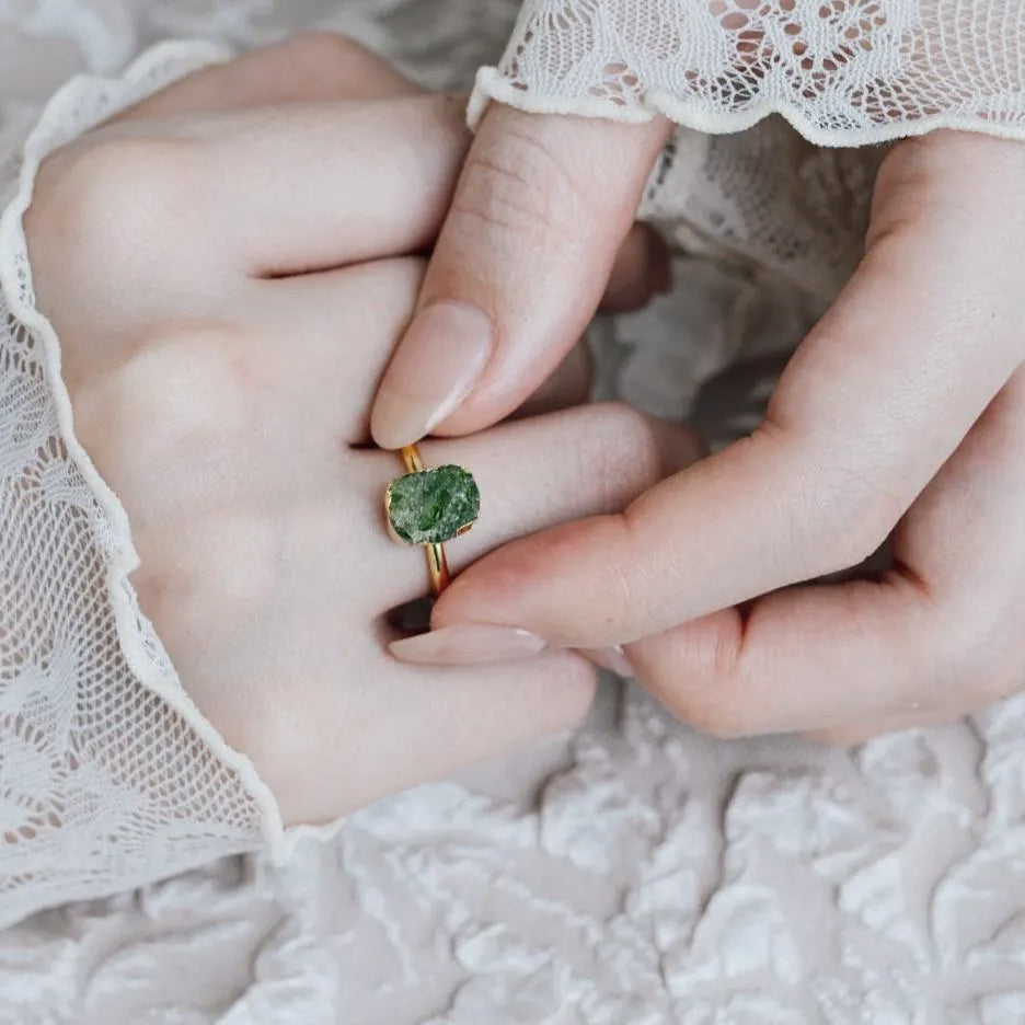 Ripple Stone Ring (Peridot)
