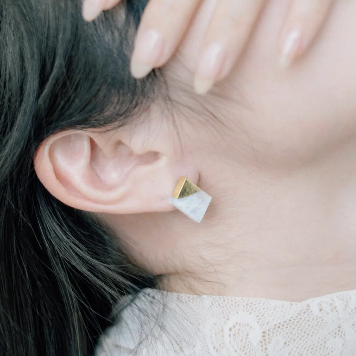 Mirror Pierce(White Moonstone)